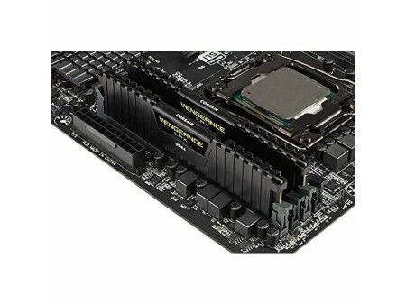 Pamięć RAM Corsair CMK16GX4M2A2400C14 16 GB DDR4 2400 MHz